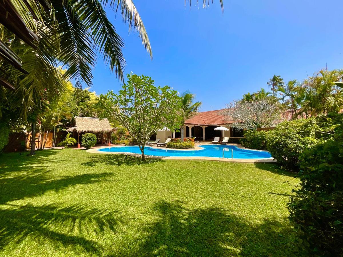 Coconut Paradise Holiday Villas Пхукет Экстерьер фото